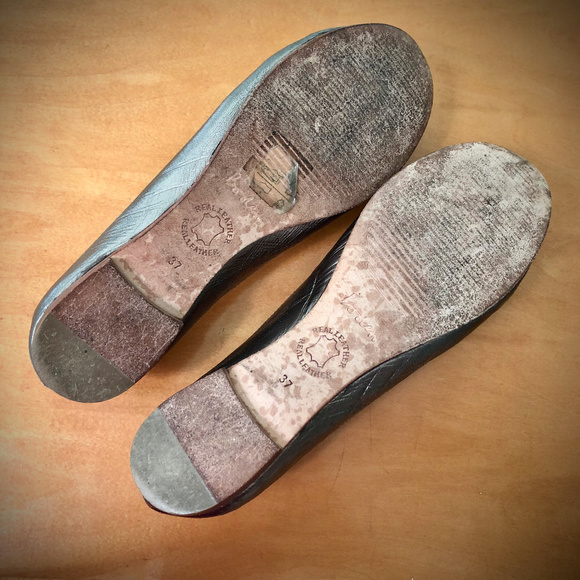 🌟2/$30🌟 Boden Pewter Metallic Embellished Leather Flats - Picture 5 of 8